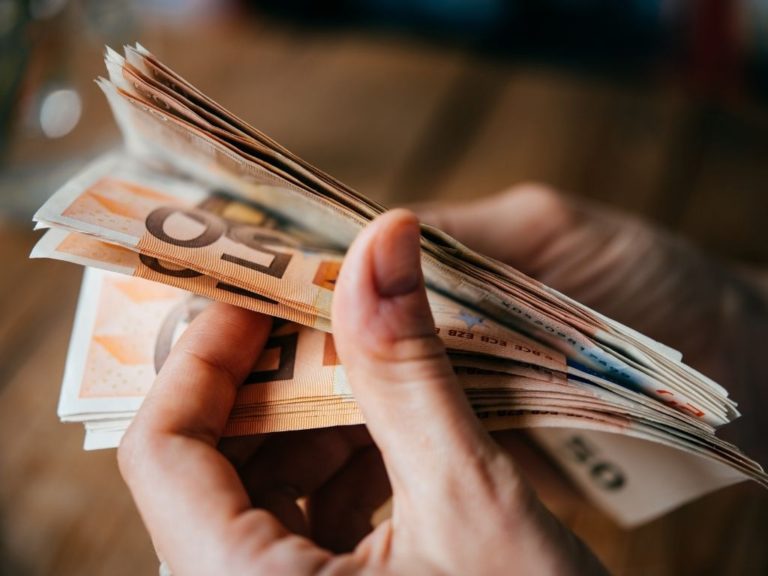 Έκτακτη ρύθμιση για βεβαιωμένες οφειλές μέχρι 100 δόσεις